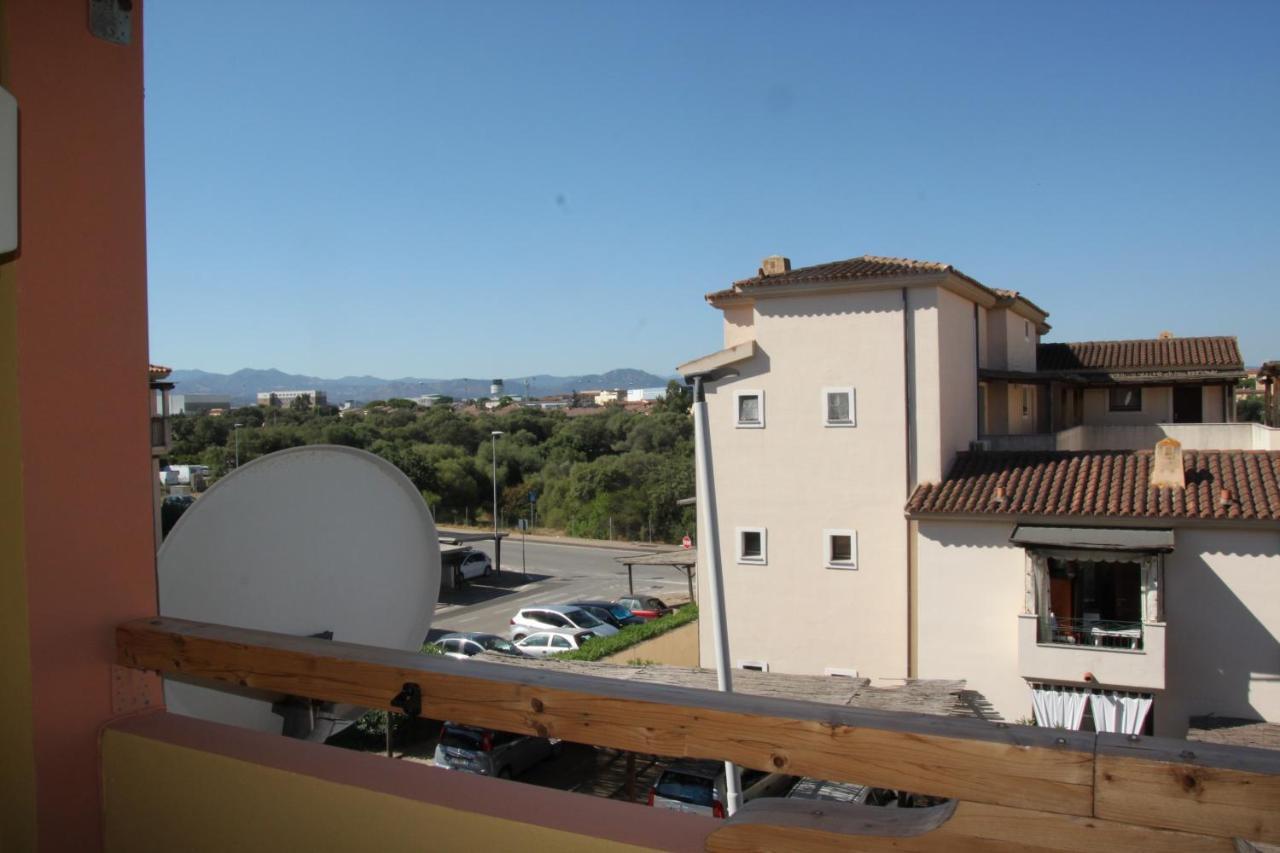 Magibac Due - Casa Vicino Aeroporto E Mater Olbia Apartment Bagian luar foto