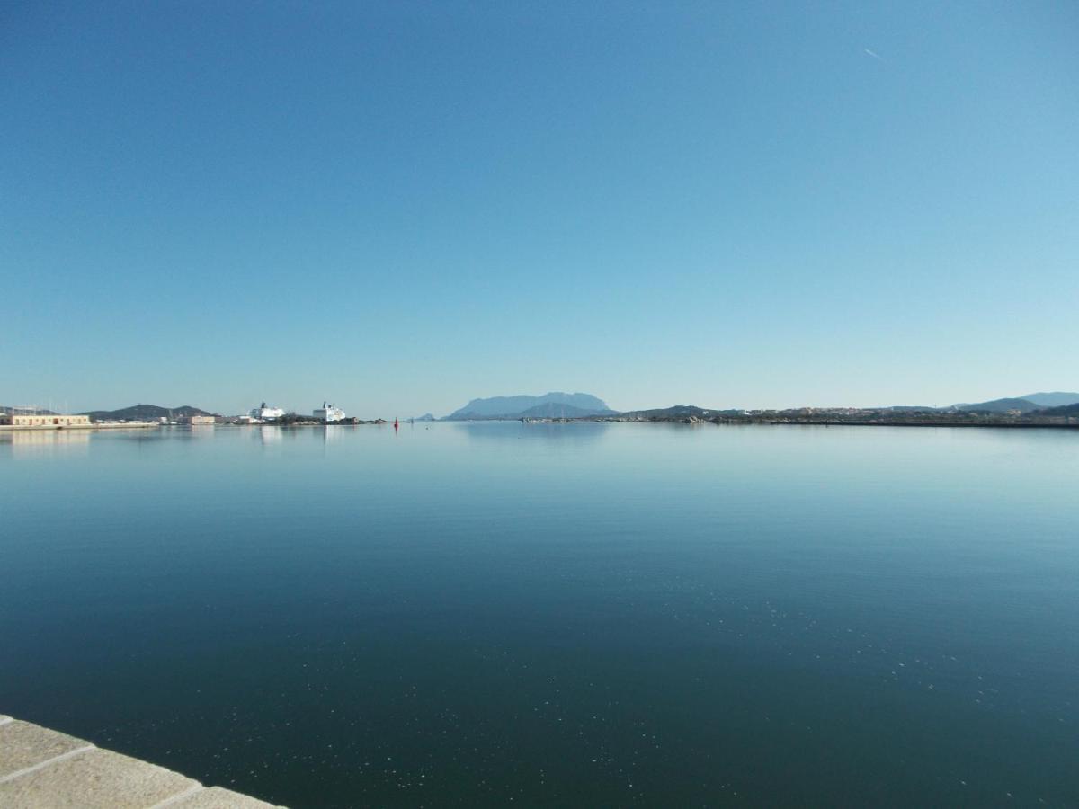 Magibac Due - Casa Vicino Aeroporto E Mater Olbia Apartment Bagian luar foto